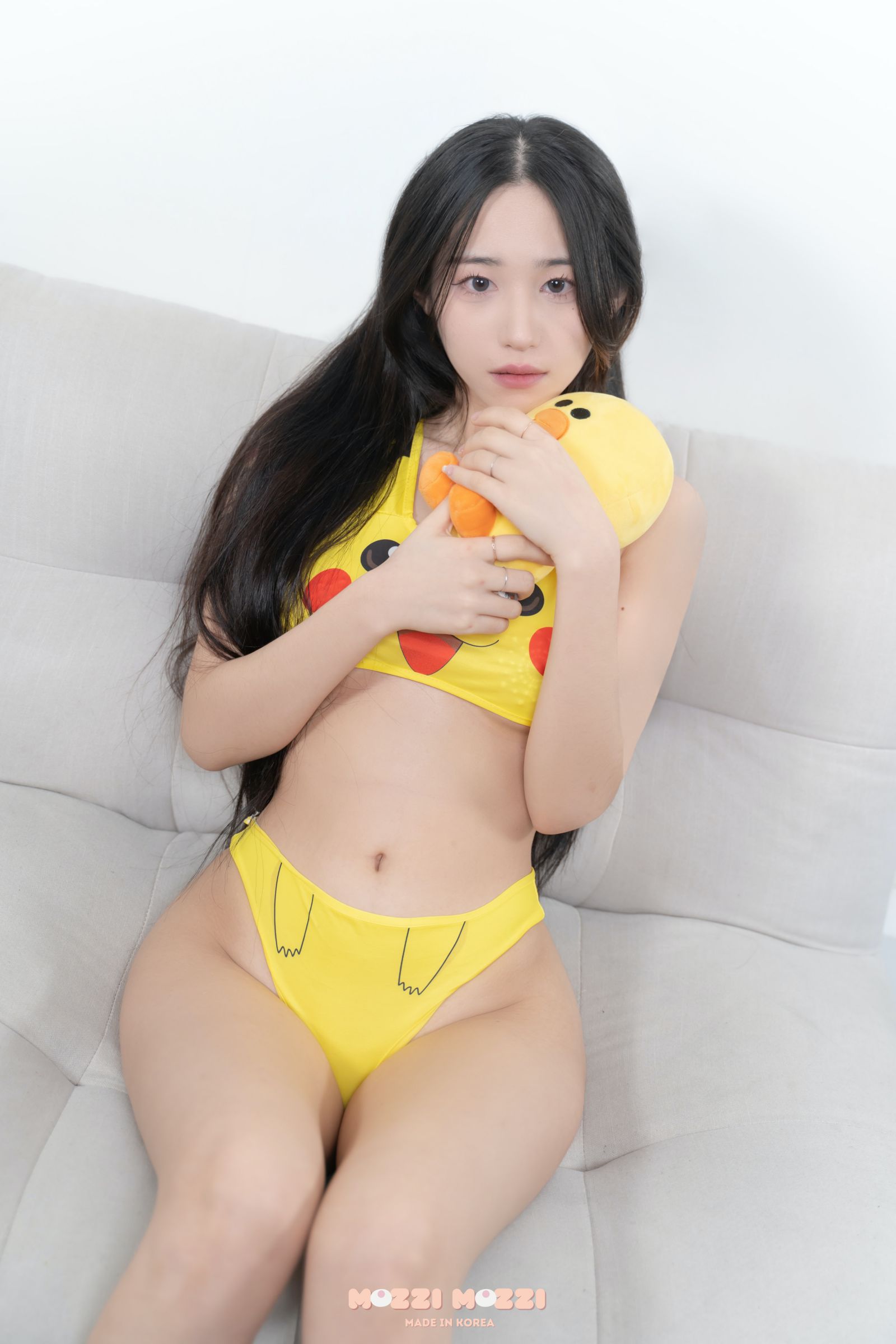 Mozzi韩国美少女模特性感写真Mei A Wild Pikachu
